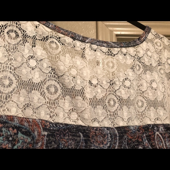 Absolutely Famous paisley & lace knit top - Picture 6 of 8